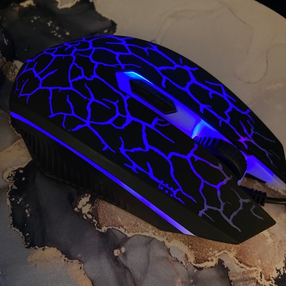 NWOT, LVLUP Corded Pro Gaming Mouse, Multi-Color Changing 📀 🐭 - Picture 6 of 10